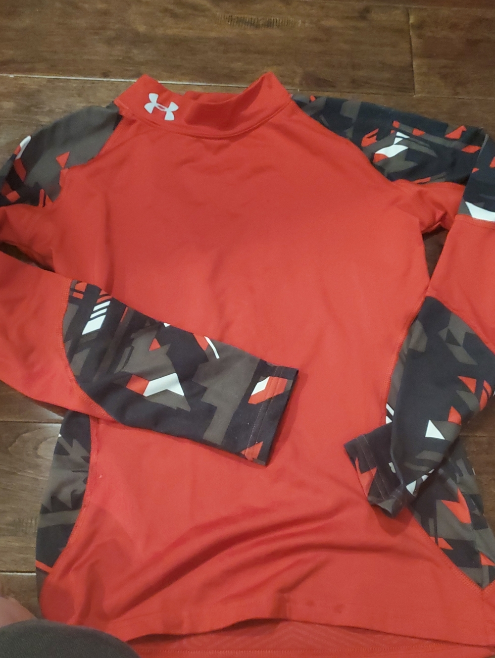 Under Armour  Red Long-Sleeve Compression Top with Geometric Sleeve Print Size Y
